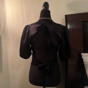 ABERCROMBIE OPEN BACK SILK BLOUSE WITH PUFFY SLEEVES.